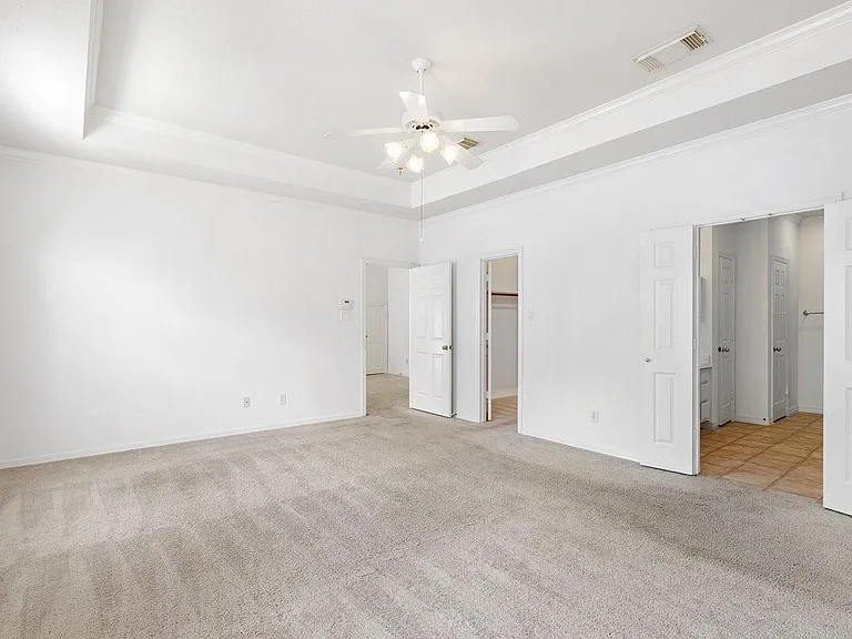 5913 Dolores St #B — Photo 20