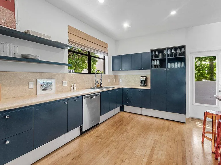 162 Peruvian Ave — Photo 19
