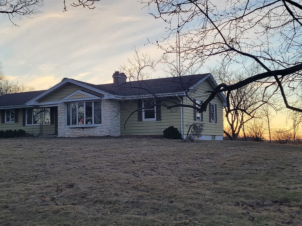 2nd image of 880 Stanford Dr