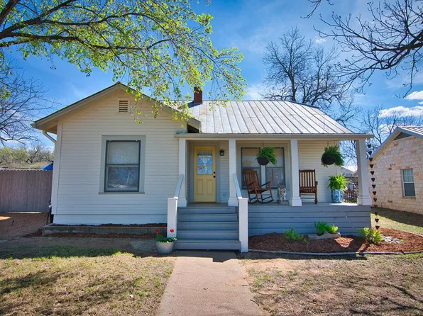 525 W Rainey St, Mason, TX 76856