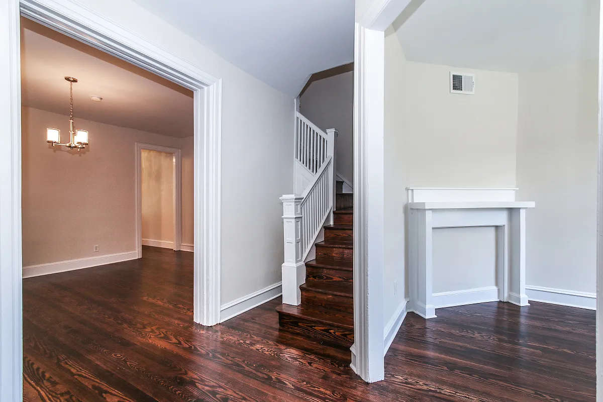 Renovated Columbia Heights 3BD Rowhome with 2 parking spaces!! — Photo 4