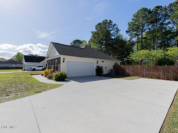 5th image of 113 Sparkling Brook Way