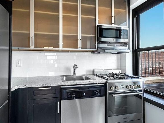 4th image of 56 7th Ave APT 16F