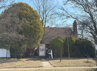 107 Barbara Ln, Levittown, NY 11756