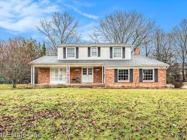 5484 Whitehaven Dr, Troy, MI 48085