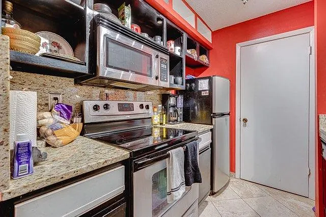236 Afton Sq #303 — Photo 2