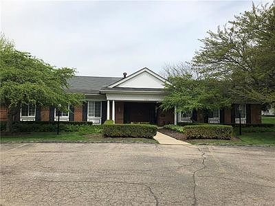 2nd image of 623 E Fox Hills Dr
