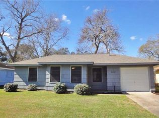 810 Magnolia St, Lake Jackson, TX 77566