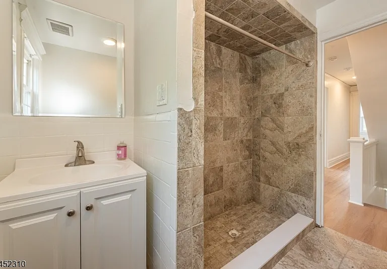 160 Bloomfield Ave #B — Photo 15