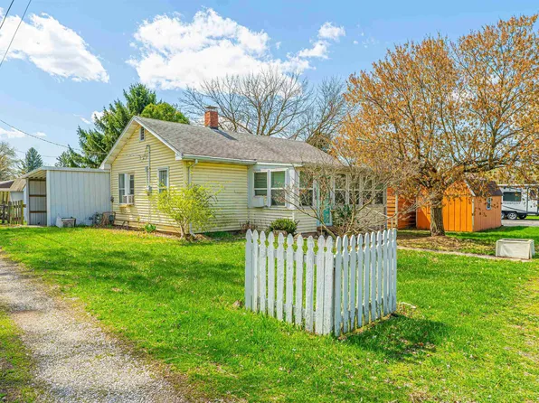 206 Shockey St, Elkhart, IL 62634