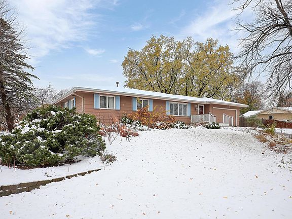 3rd image of 946 Sunny Ln