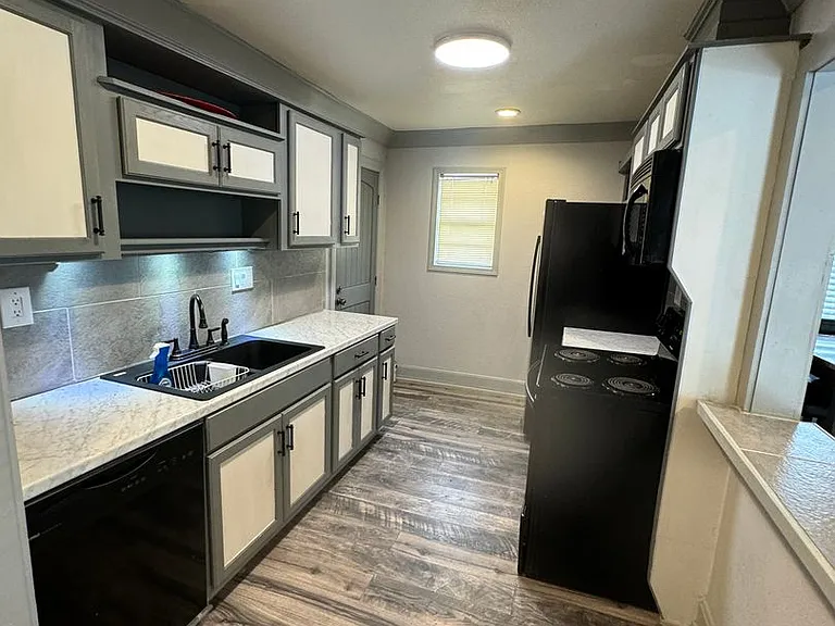 270 E Linden St — Photo 6
