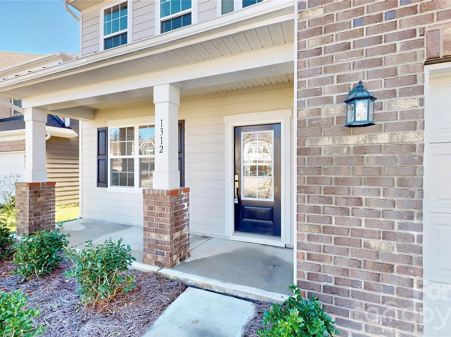 4 bed, 2.5 bath, 2753 sqft, $3,000 — Photo 2