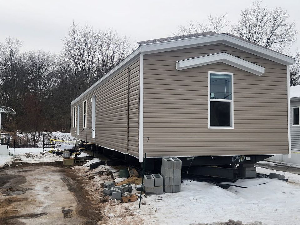 1st image of 7 Rivermead Blvd