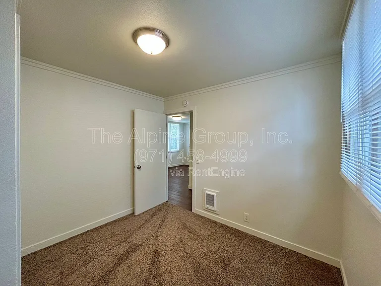 5821 SE Knapp St #4 — Photo 32