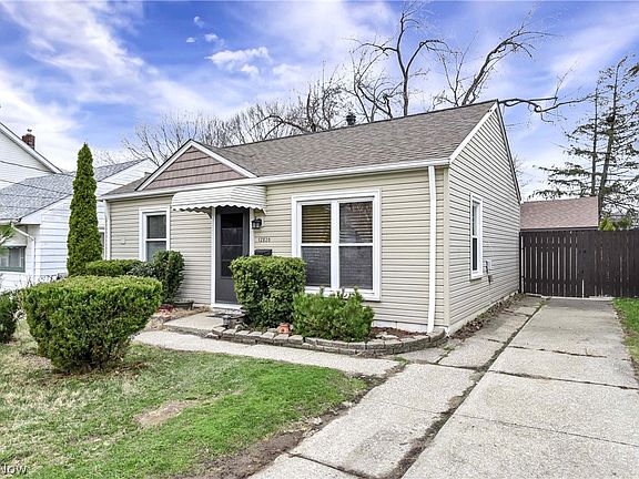 3rd image of 12820 Longmead Ave