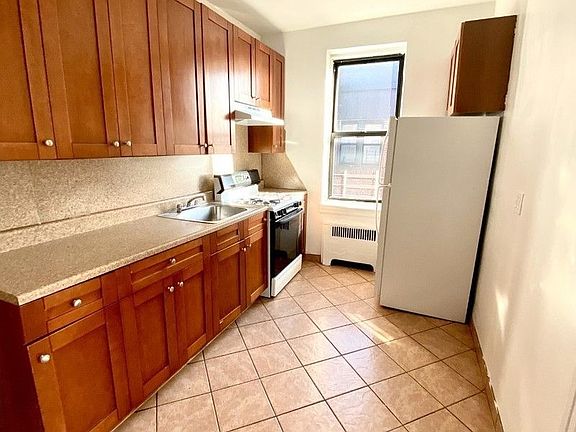 4th image of 90-31 Whitney Ave #6G