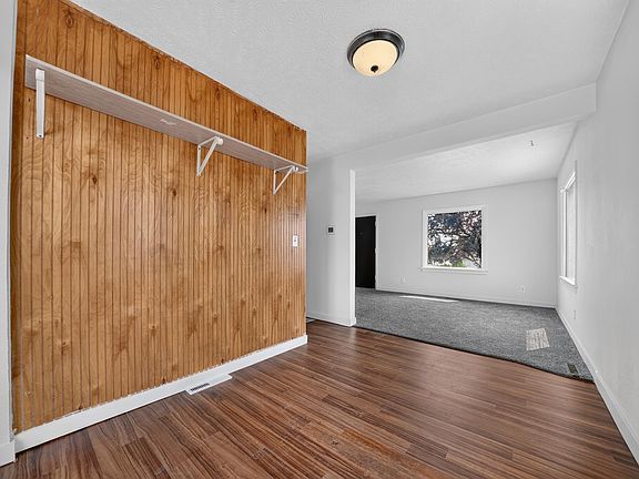 5th image of 2921 E Hoffman Ave