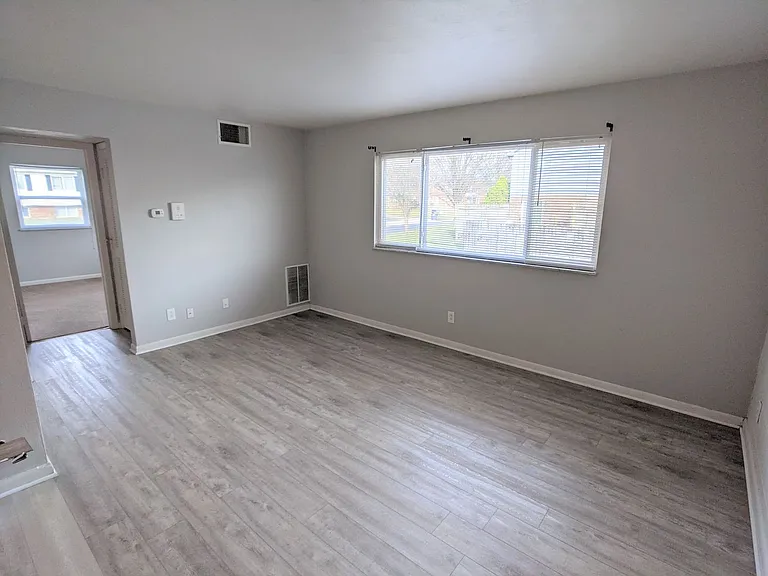 268 Meadow Dr — Photo 2