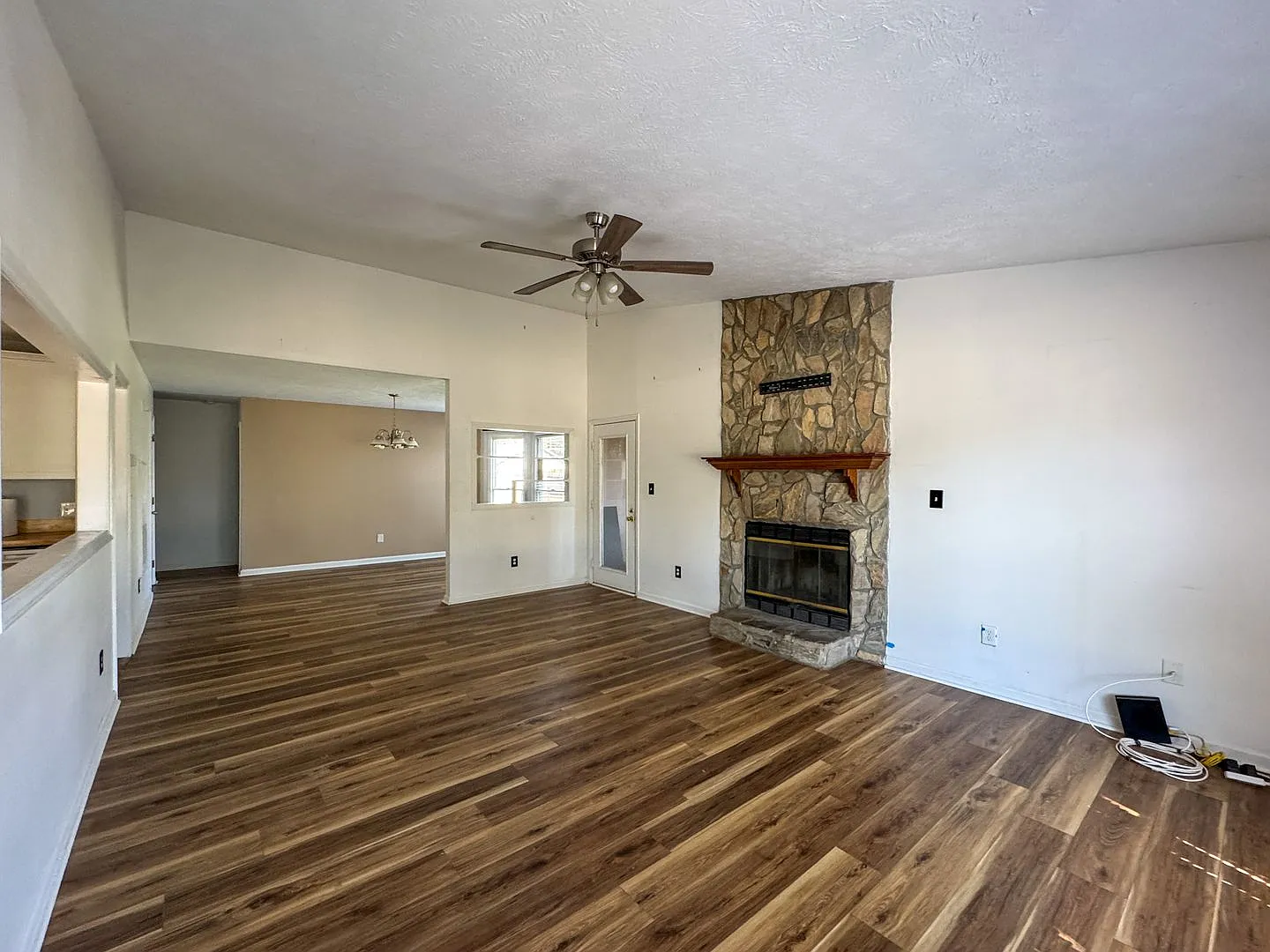 Cute 3 Bed 2 Bath Home in Hope Mills — Photo 3
