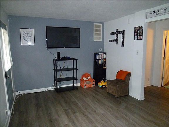 5th image of 483 Park Dr