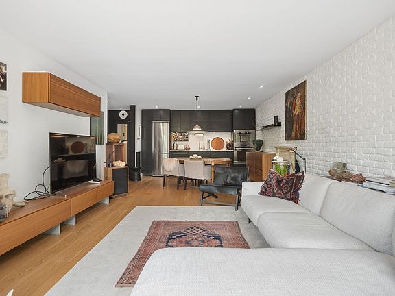 4th image of 3264 Oak St #205