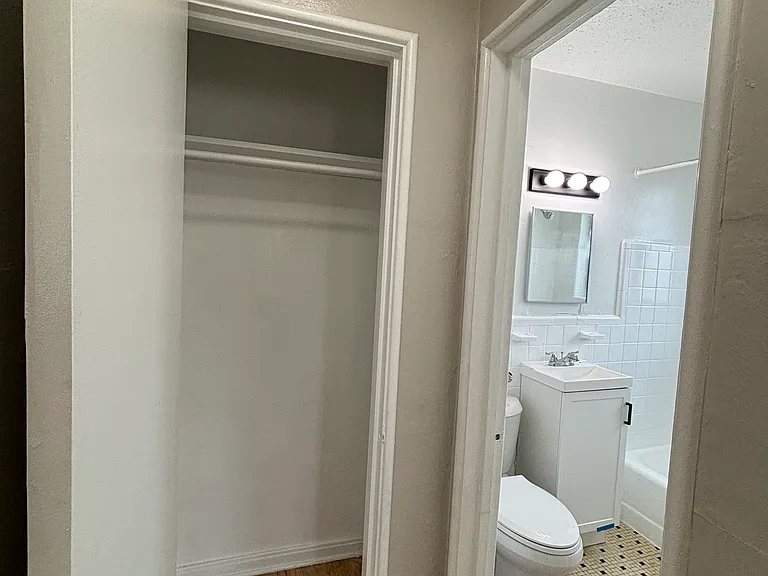 Leyden Apartments — Photo 27
