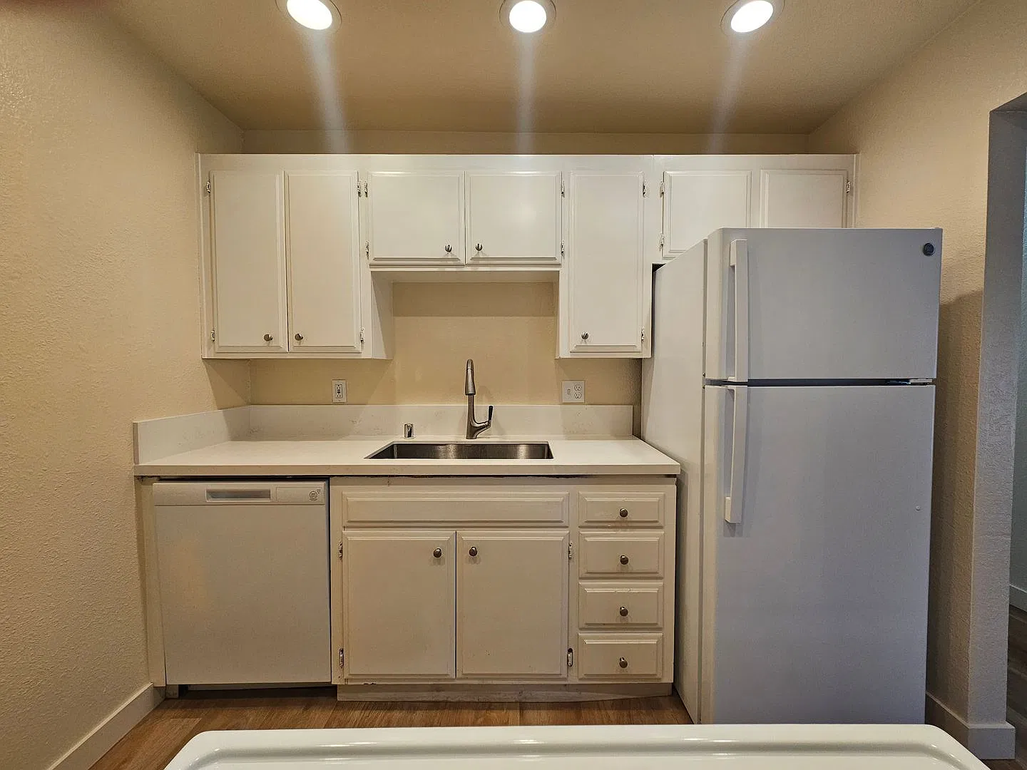 Spacious 2 Bed 2 Bath Apartment with Private Balcony! — Photo 3