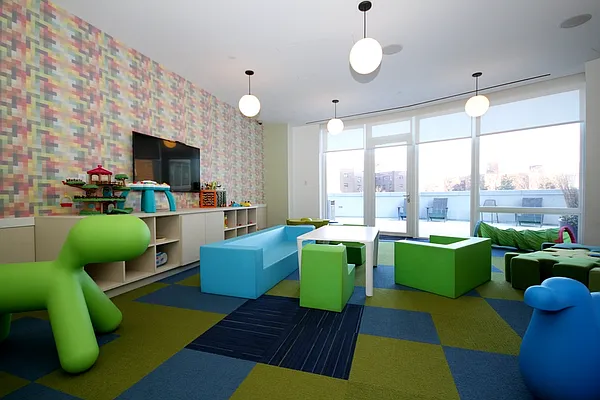 Rented by Red Apple Group | media 41