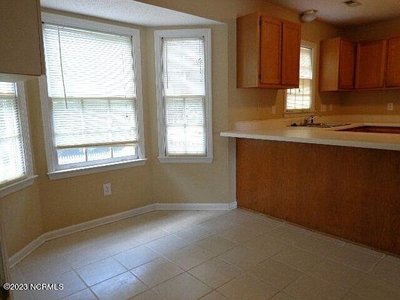 4th image of 122 Archdale Dr