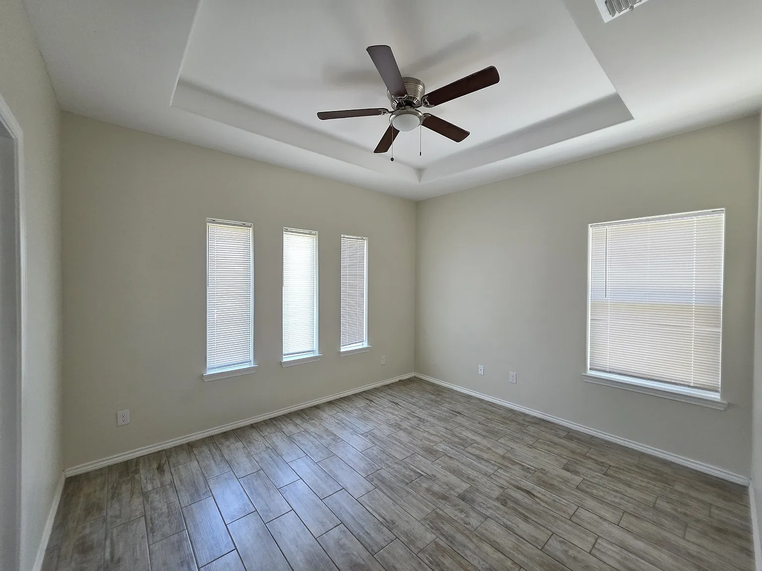 5005 N Hiawatha Dr — Photo 2