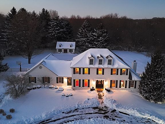 3rd image of 4930 Wintergreen Ln