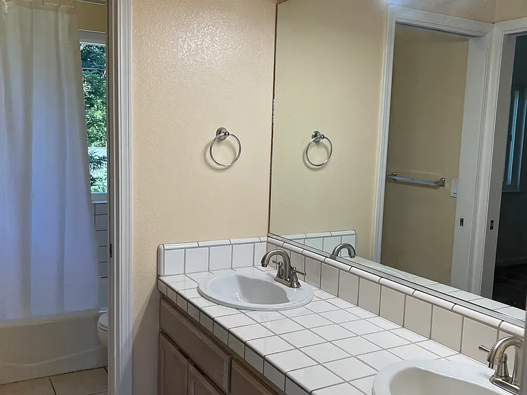1109 Sikes Ct — Photo 12