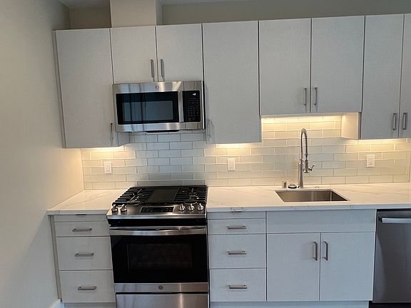 2nd image of 301-1203 York St #301