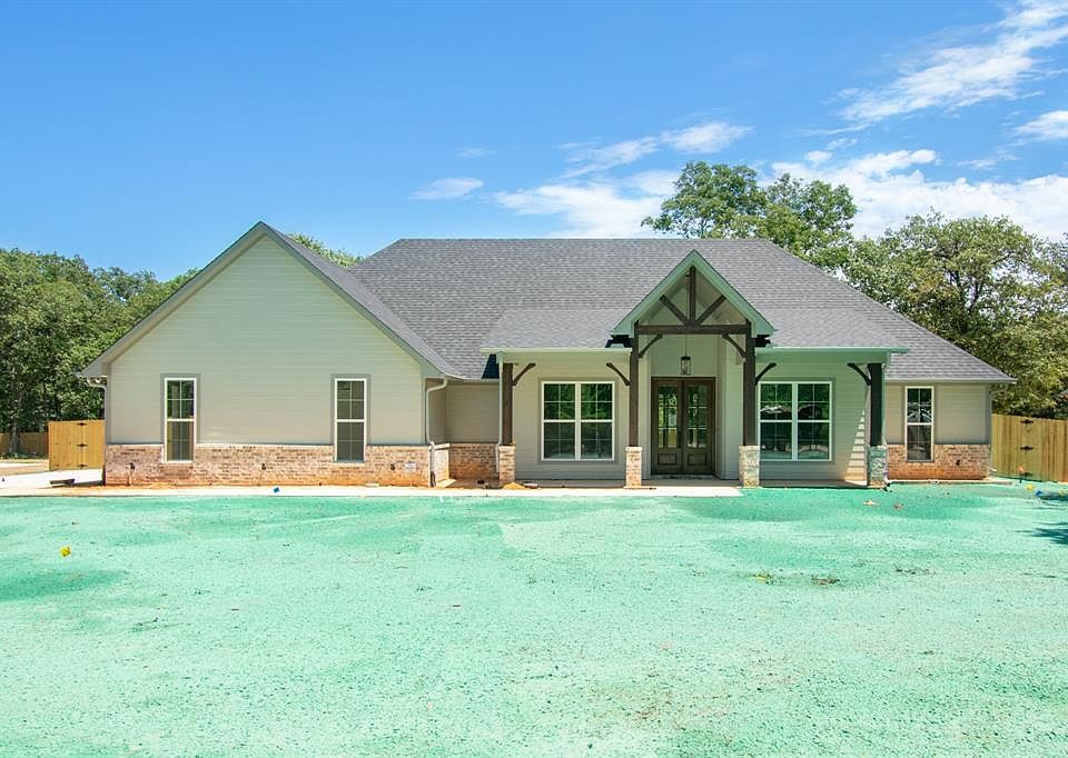 1st image of 135 Forest View Dr