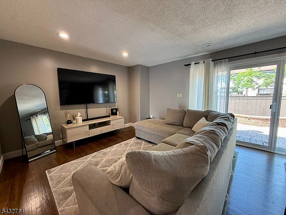 4th image of 311 Tall Oak Ln