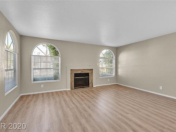 3rd image of 1037 Grammy Dr