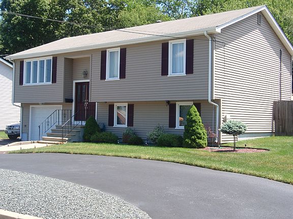 5th image of 121 Birchwood Dr