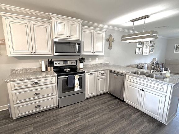 3rd image of 43 Magnolia St