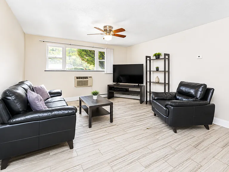 1105 Lexington St #4-3 — Photo 3