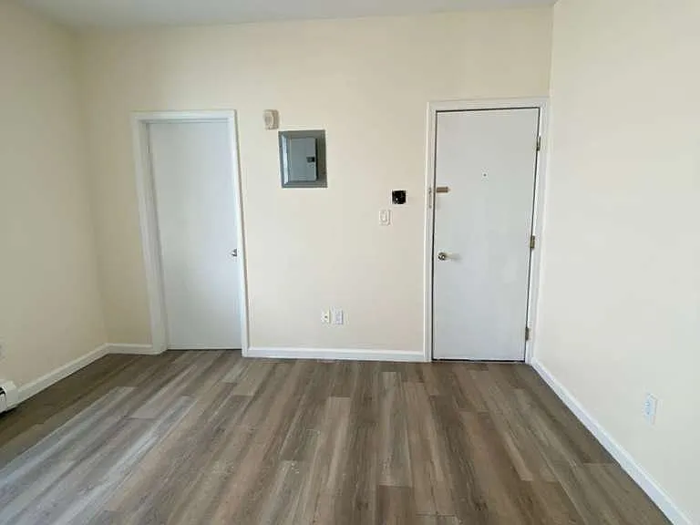 70 Ash St #3R — Photo 5