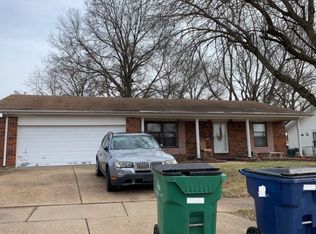 11286 Ashcroft Ln, Saint Louis, MO 63136