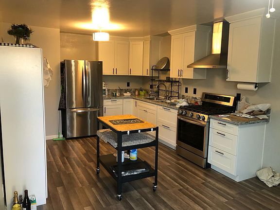 4th image of 276 Carlyle Ct