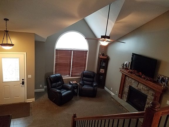 3rd image of 214 S Whilshire Dr
