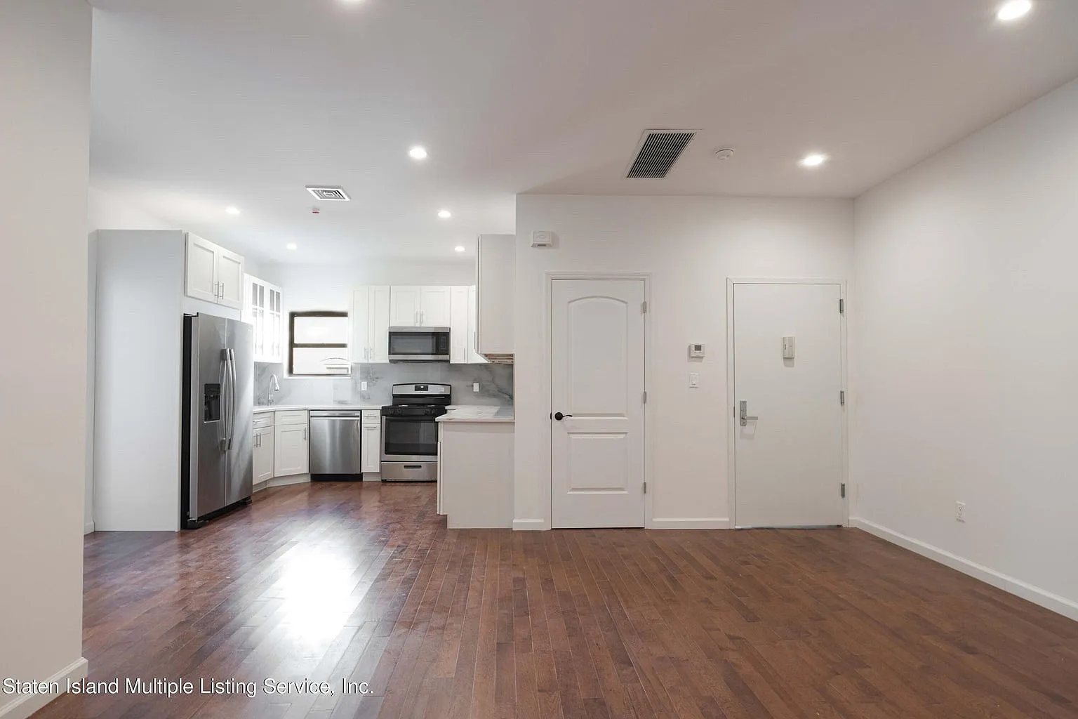2 bed, 1200 sqft, $2,700 — Photo 2