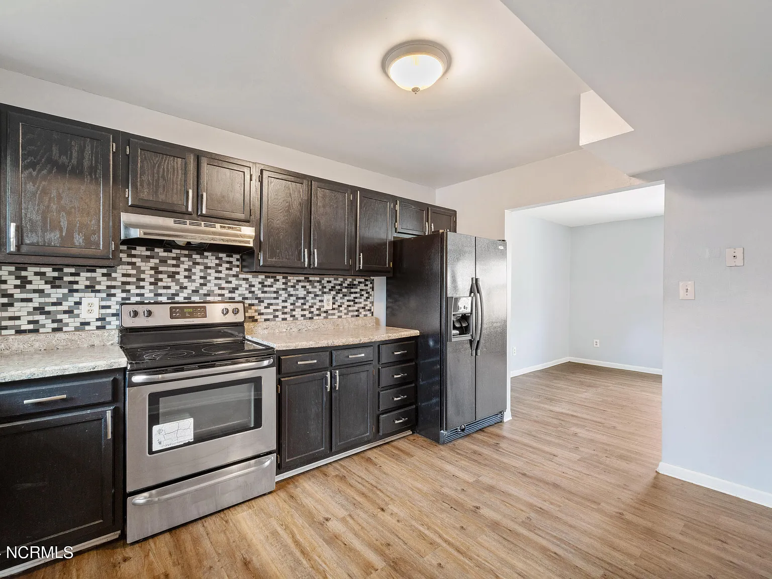 3 bed, 2.5 bath, $1,295 — Photo 2