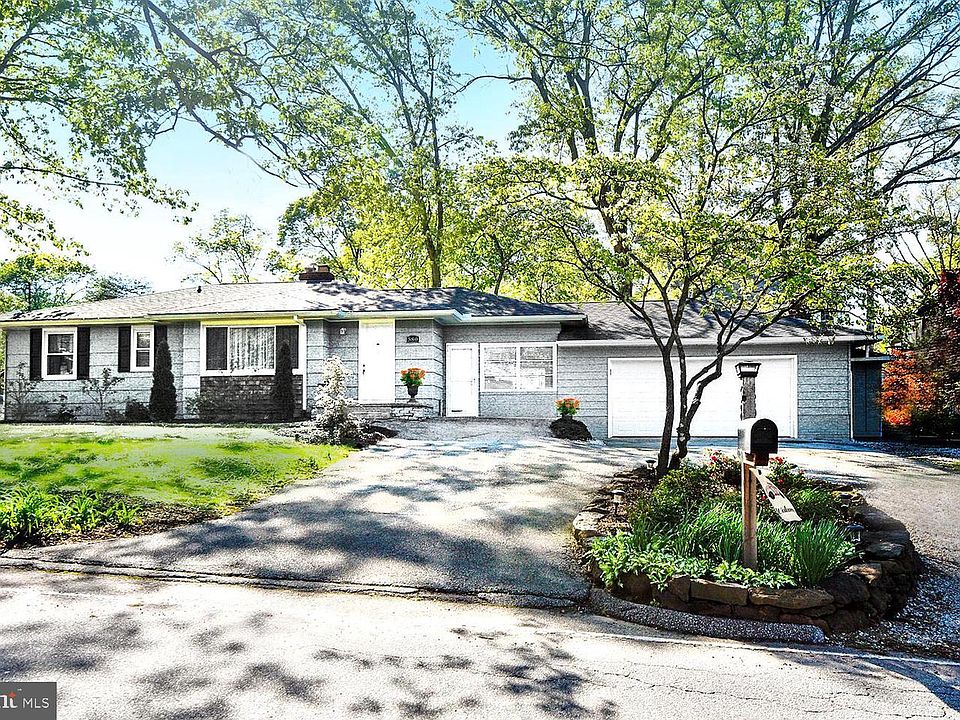 1st image of 580 Center Dr