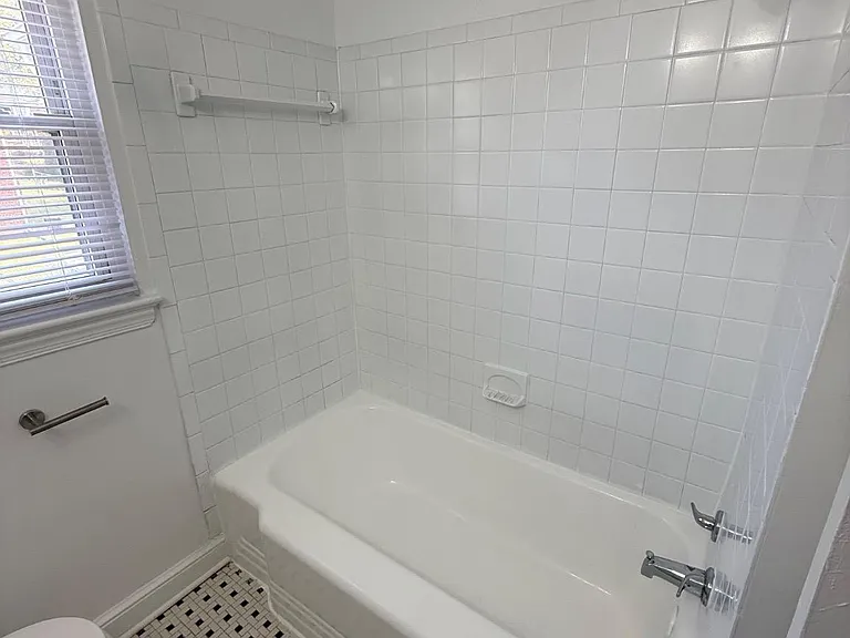 374 Chaplin St SE — Photo 6