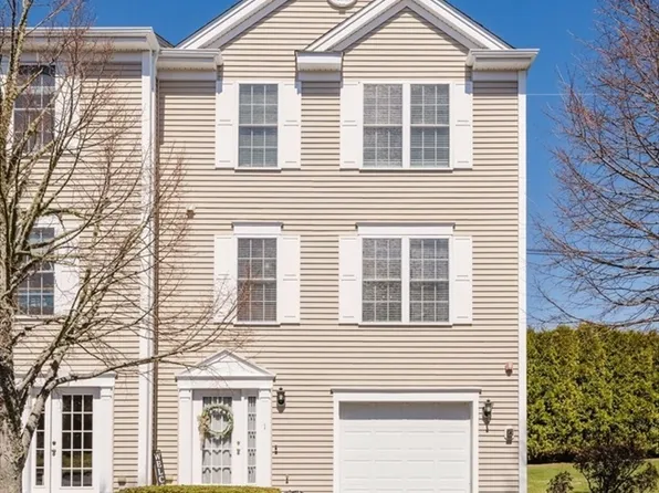 1 Harbor Mist Dr #1, Fairhaven, MA 02719