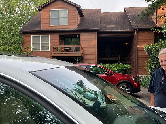 front of buildingentrance is flat